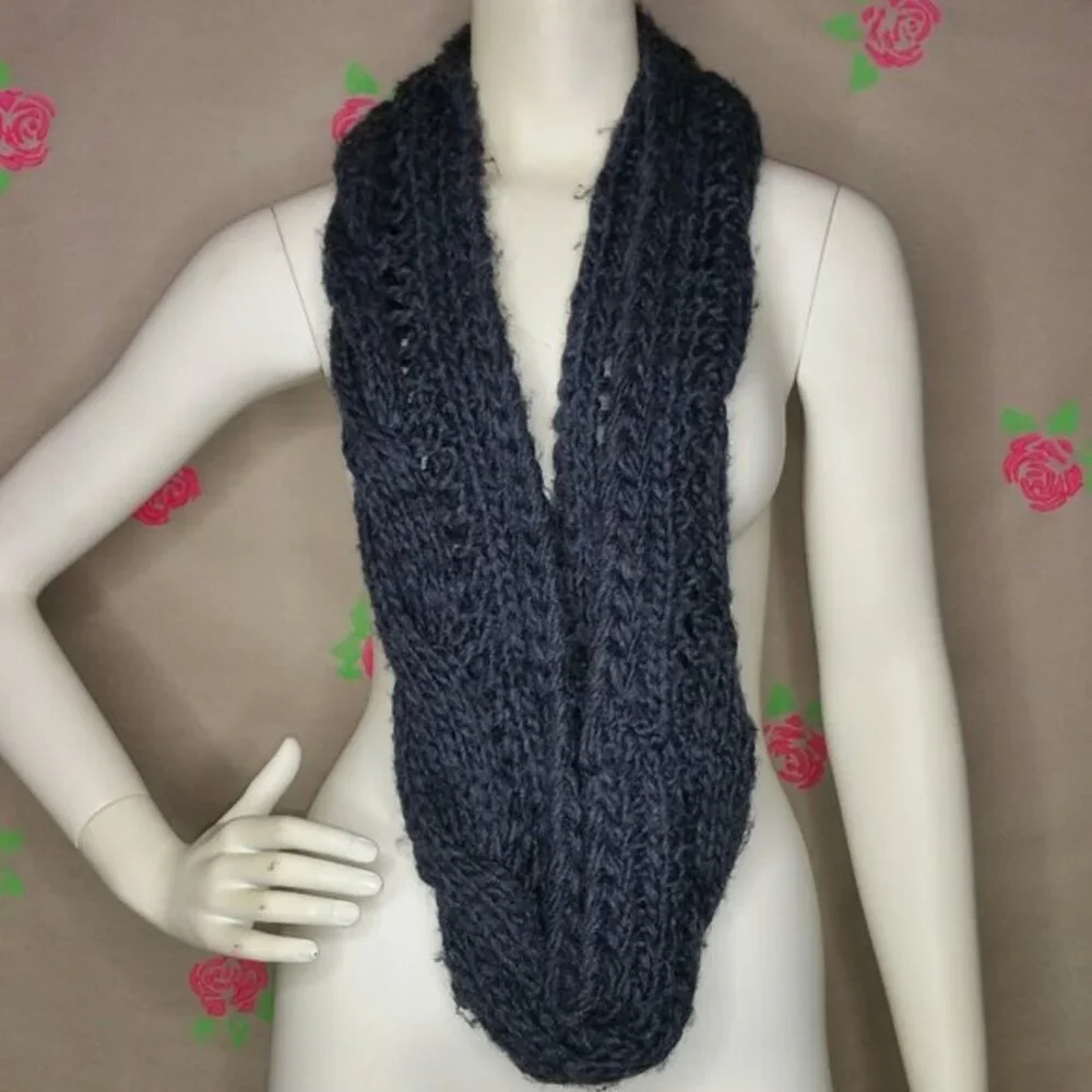 American Eagle Outfitters Chunky Gray Winter Scarf